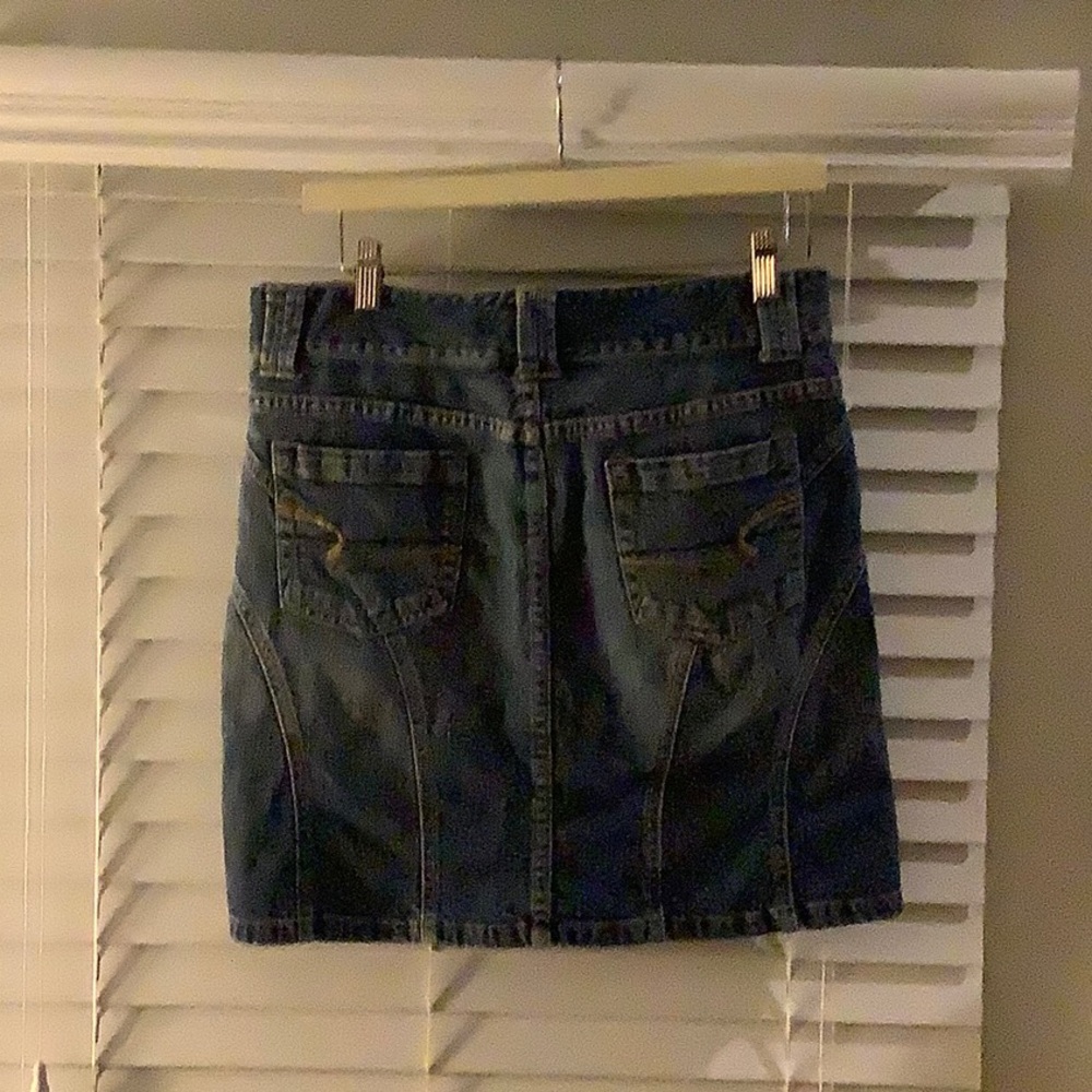 American eagle distressed short denim skirt